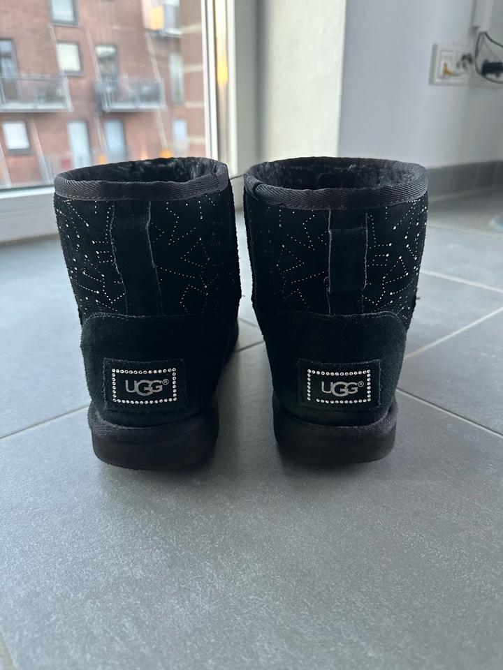 **SONDEREDITION** UGG Boots schwarz silber Glitzer Sternen Muster in Kleve