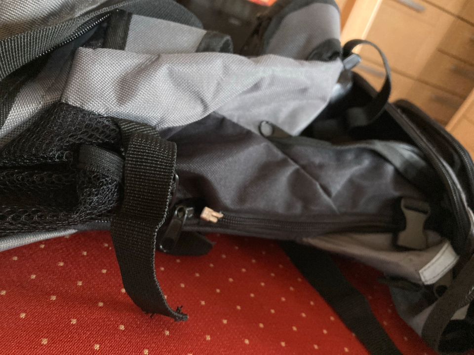 Gepäcktasche mit abnehmbarem Rucksack in Dresden