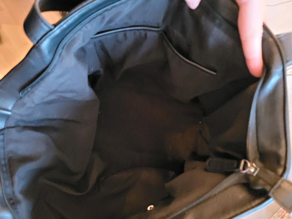 Schöne Tasche  schwarz  Accessoires Umhängetasche  weiches Materi in Köln