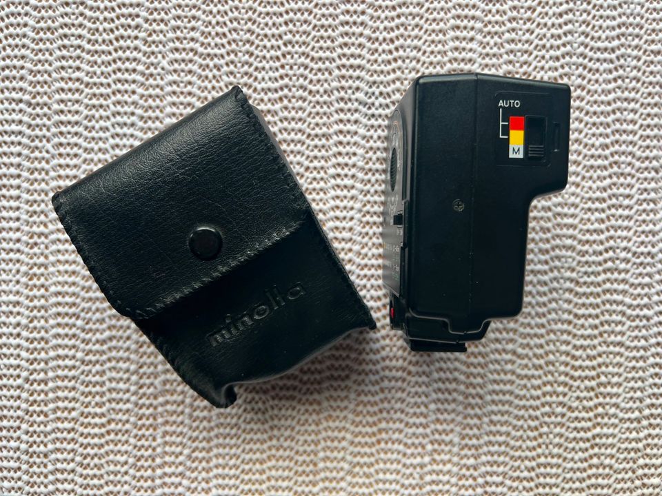 MINOLTA AUTO 118X Analogblitz mit Ledercase in Schotten