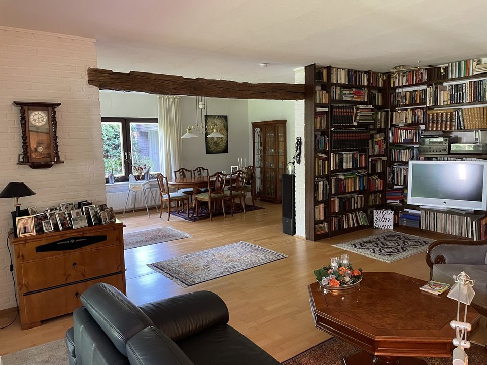 Einfamilienhaus in bevorzugter Lage - großes Grundstück, Blick in die Natur und viel Potential in Rheda-Wiedenbrück