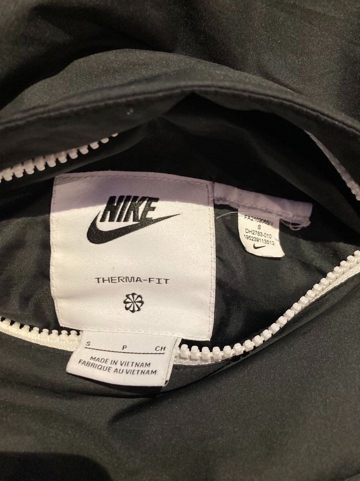 Nike Therma-Fit Wendejacke, Unisex, Größe S in Tangstedt 