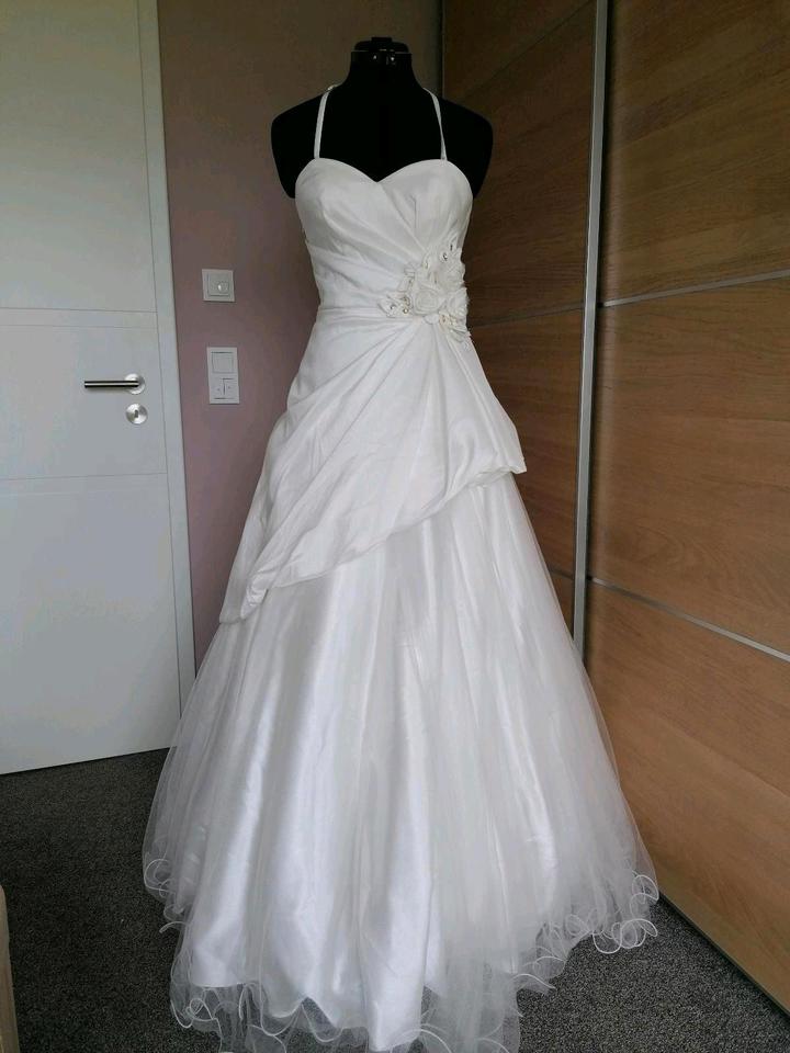 Neues Brautkleid ivory mit Reifrock und Jäckchen in Werben (Spreewald)