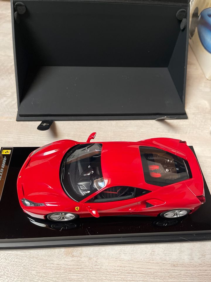 Amalgam Automodell 1:18 Ferrari 488 GTB Auto super Zustand sammle in Dieburg