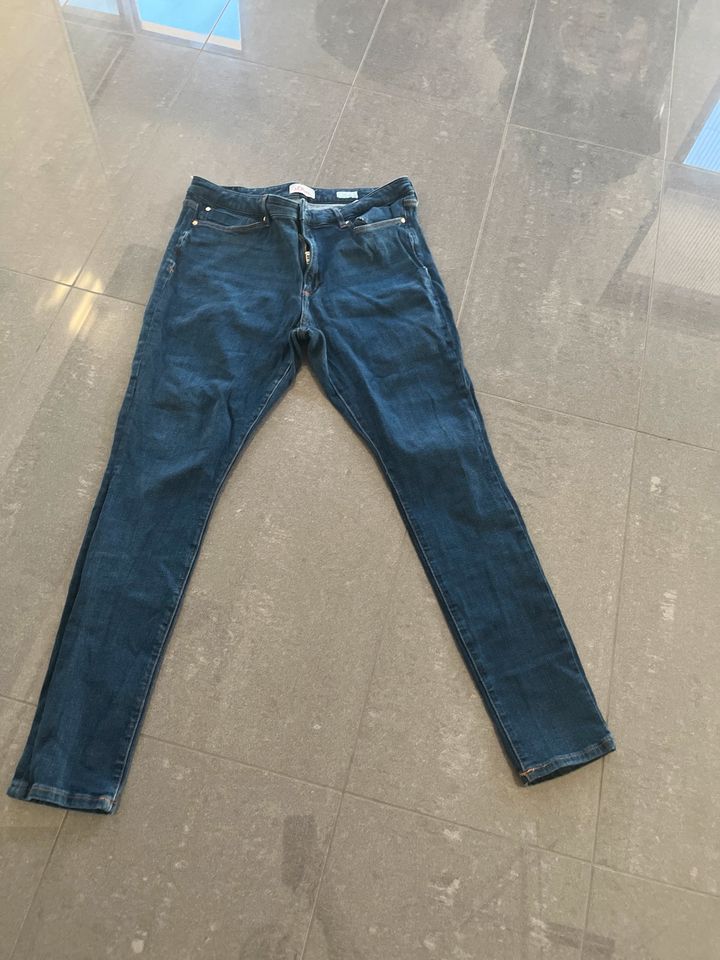 S.Oliver skinny high rise Jeans Größe 42 in Neckarwestheim