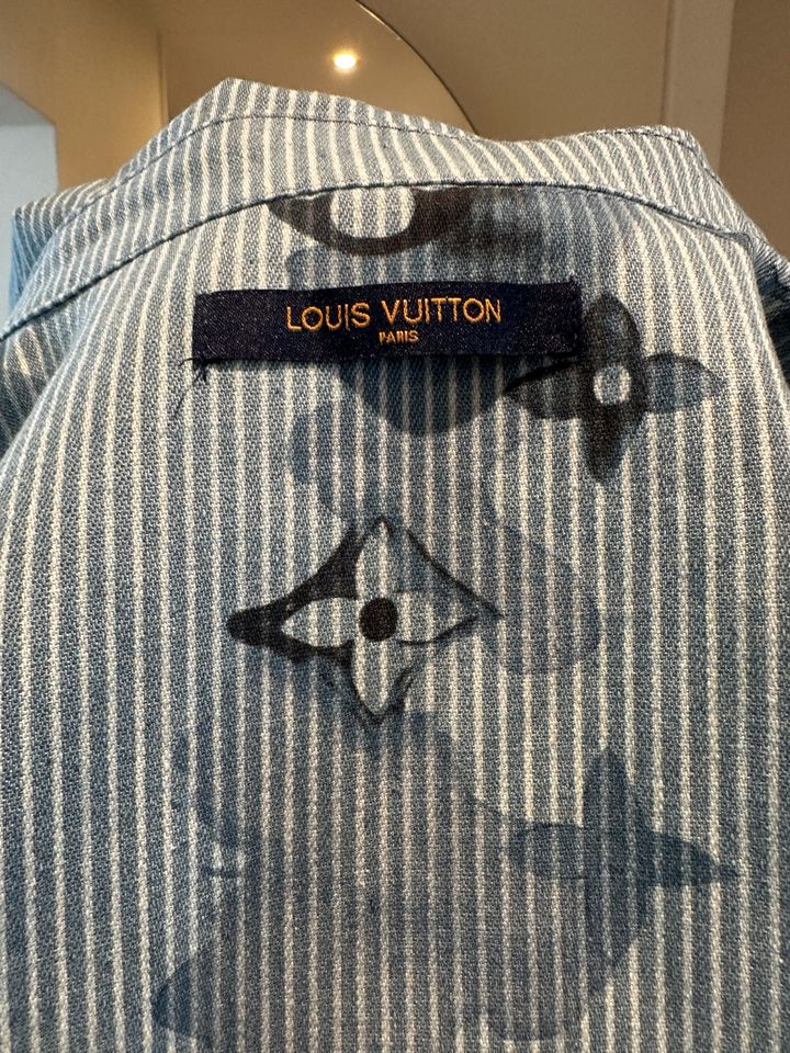 LOUIS VUITTON Hemd mit Monogam in Berlin
