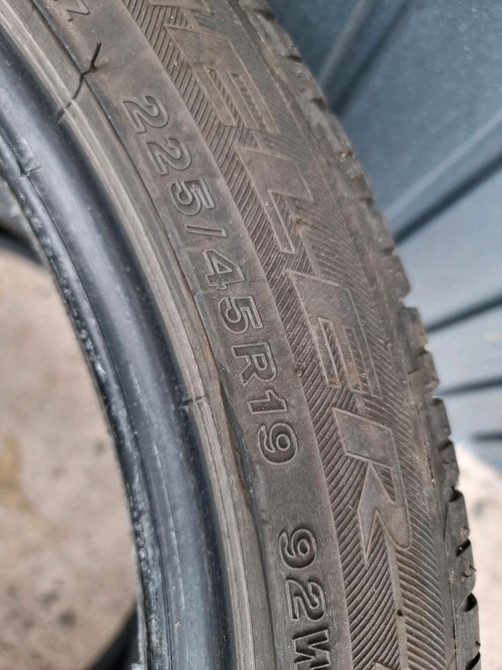 4x Sommerreifen 225/45R19 92W Bridgestone 6mm in Detmold