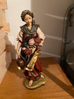 Wunderschöne Holzfigur Mädchen mit Hut und Rosen woodcarving Bayern - Weißenhorn Vorschau