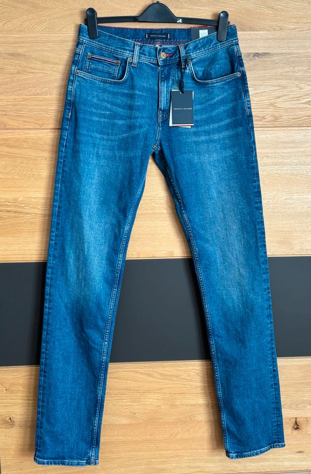 Neu mit Etikett: Jeans Tommy Hilfiger Größe 32/36 in Schöningen