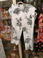 Hose 7/8 weiß schwarz Blumen 54 neu! Beuel - Oberkassel Vorschau
