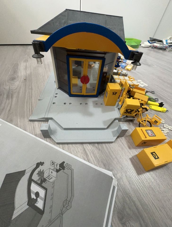 Playmobil Postamt + DHL Auto & viel Playmobil Zubehör in Leverkusen