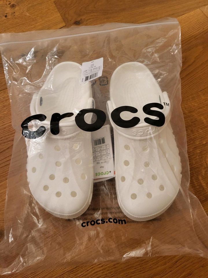 NEU CROCS Baya unisex weiß 41-42 Hausschuhe Badesandale bequem in Rinteln