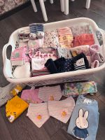 Baby Mädchen Erstausstattung Paket Klamotten Kleidung 62,68,74/80 Hessen - Maintal Vorschau