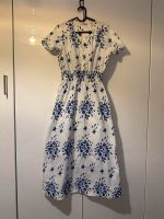 Reserved Kleid mit Blumen Stickerei Köln - Nippes Vorschau