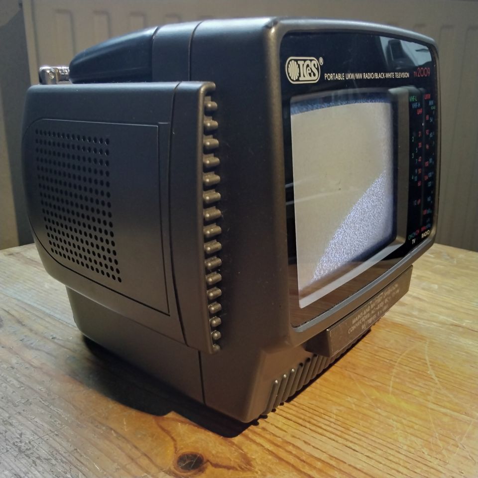 Mini Fernseher ICeS TV 9000 analog intakt 17x17x17cm Top-Zustand! in Kiel