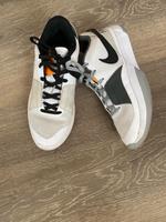 Tolle  neuw . Basketball Schuhe Nike Gr. 44,5 Hessen - Linden Vorschau