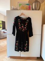 Schwarzes Vero Moda Kleid-knielang mit floralen Stickereien Bayern - Reichertshausen Vorschau