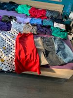 4 prall gefüllte   Umzugskartons mit Marken Kleidung xs/s Nordrhein-Westfalen - Erndtebrück Vorschau