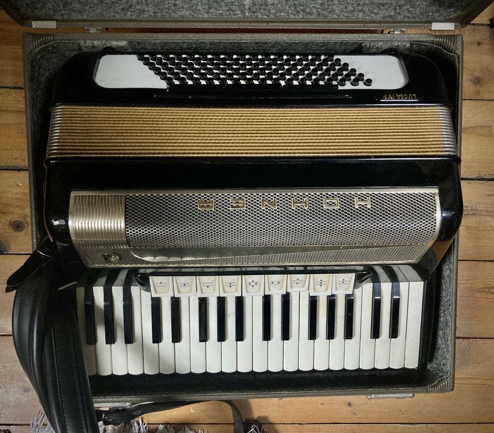 Hohner Accordeon lucia IVP in Biebesheim