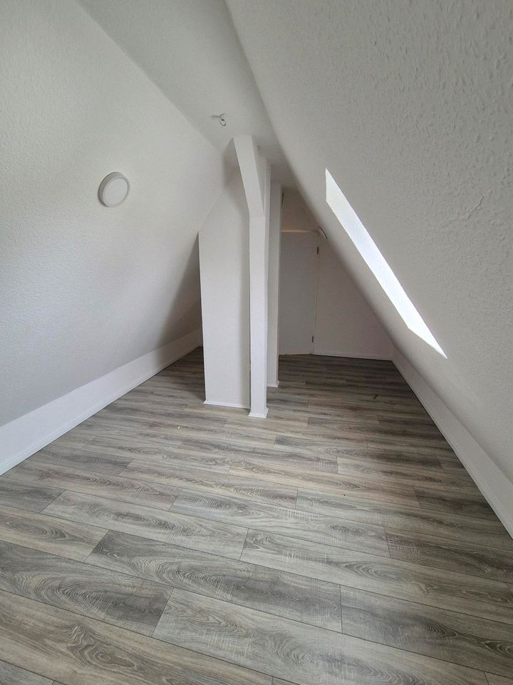 Sanierte 4,5 Zimmer Wohnung in Kirchweyhe mit EBK, Balkon in Weyhe