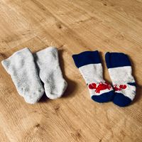 Socken grau Krebs 0-6 Monate 2 Stk. Nordrhein-Westfalen - Herne Vorschau