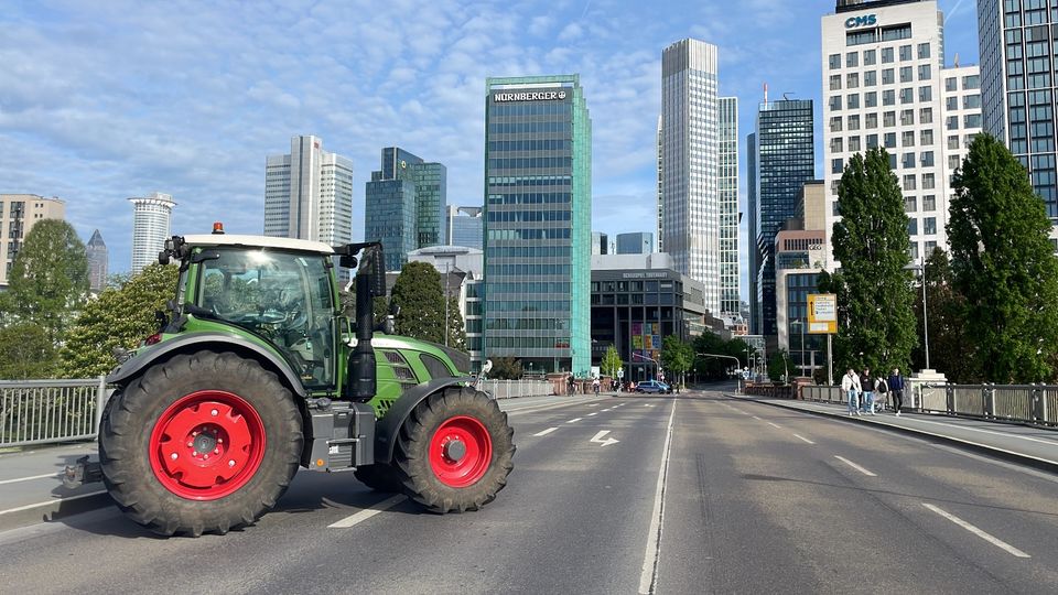 Vermietung Land- und Baumaschinen für Film & Fernsehen in Steinau an der Straße