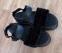 Dr. Martens Sandalen mit Plüsch und Plateau Nordrhein-Westfalen - Marl Vorschau