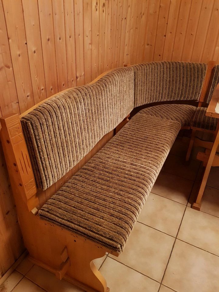 Sitzbank, Stühle und Tisch aus Massivholz in Weida