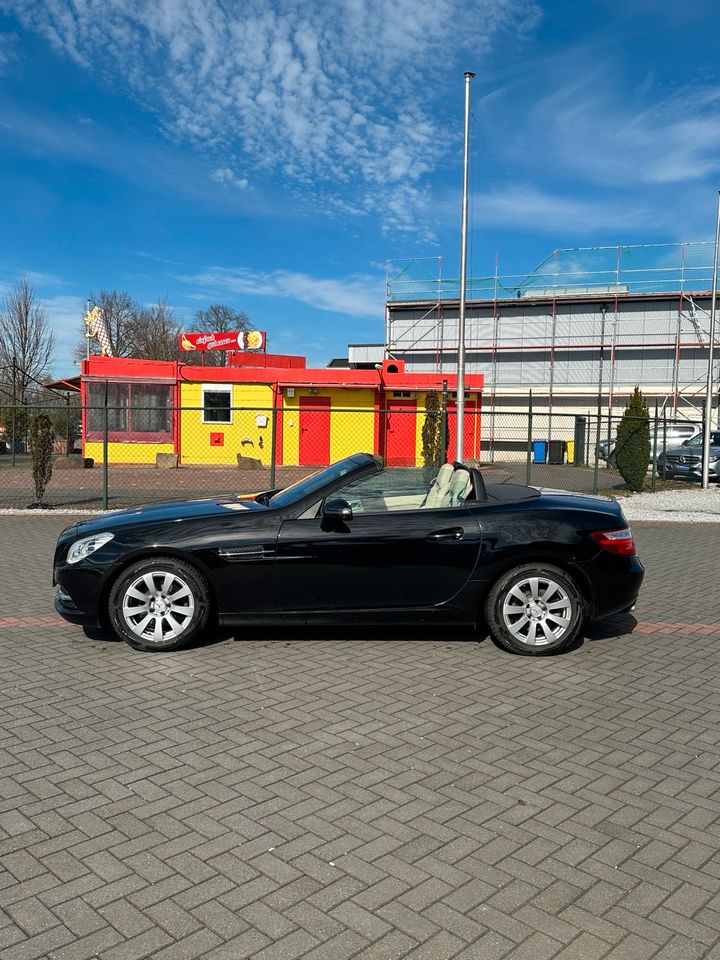 Mercedes SLK 200  in schwarz / beige in Mönchengladbach