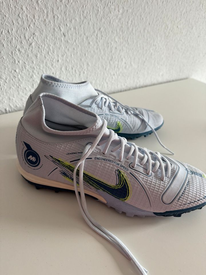 Fußballschuhe, Kunstrasen NIKE 42,5 in Berlin