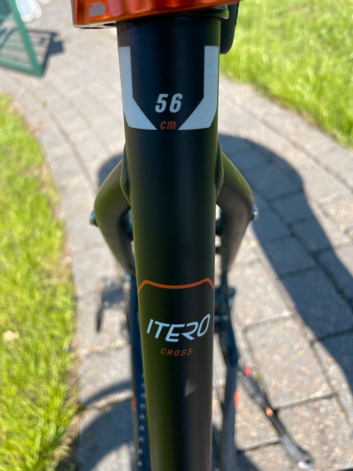 KTM  Trekkingrad Itero Cross in Neuenkirchen