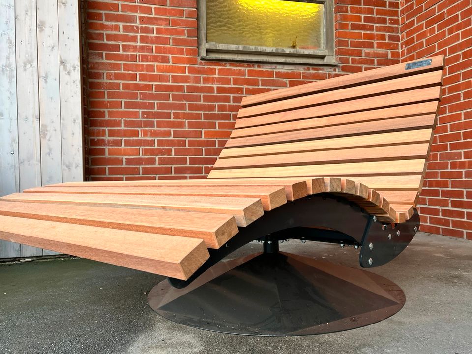 Waldsofa drehbar 1,45m  / Sonnenliege / Wellenliege / Relaxliege / Liegebank Bangkirai Holz in Sassenberg