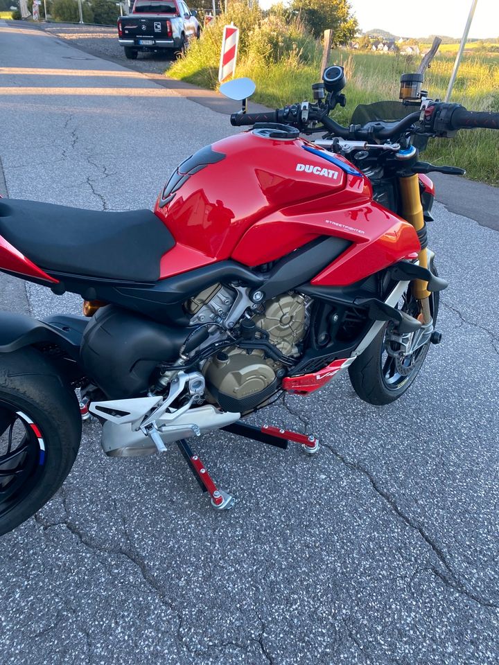 Ducati Streetfighter V4 S in Attendorn