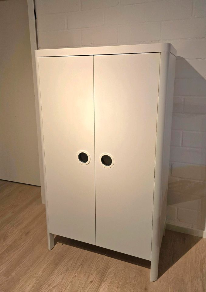IKEA BUSUNGE Kleiderschrank weiß in Hennef (Sieg)