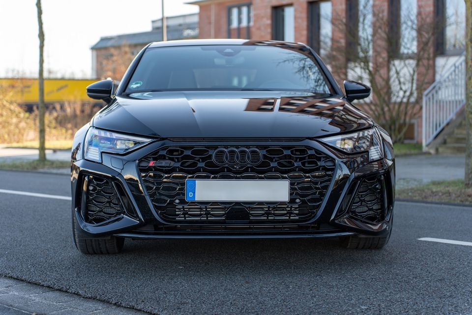 Audi RS3 2024 (400PS) Mieten Leihwagen Autovermietung in Dortmund