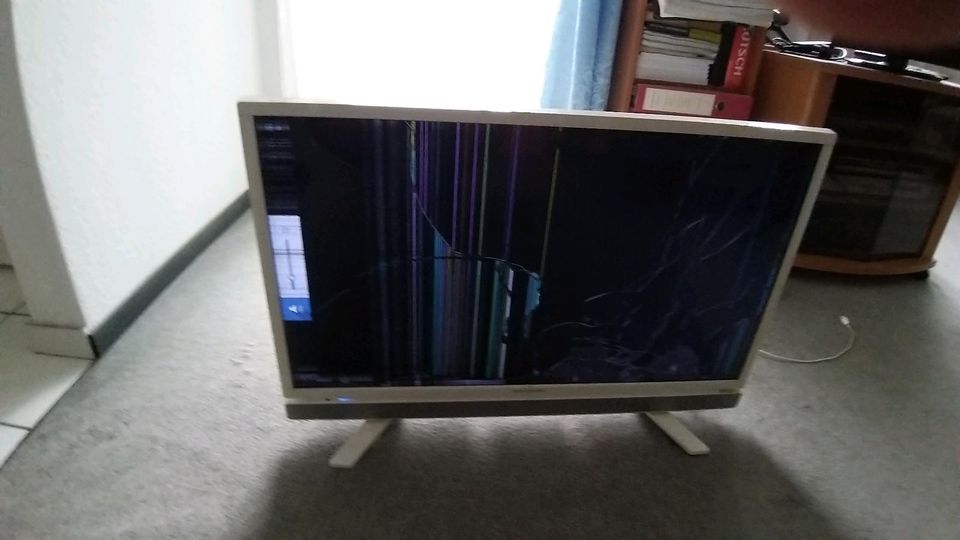 Grundig smart tv 32 Zoll, defekt in Düsseldorf