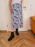 Dünner Stretch Rock grau mit schwarzen & weißen Punkten Gr. L XL Baden-Württemberg - Göppingen Vorschau