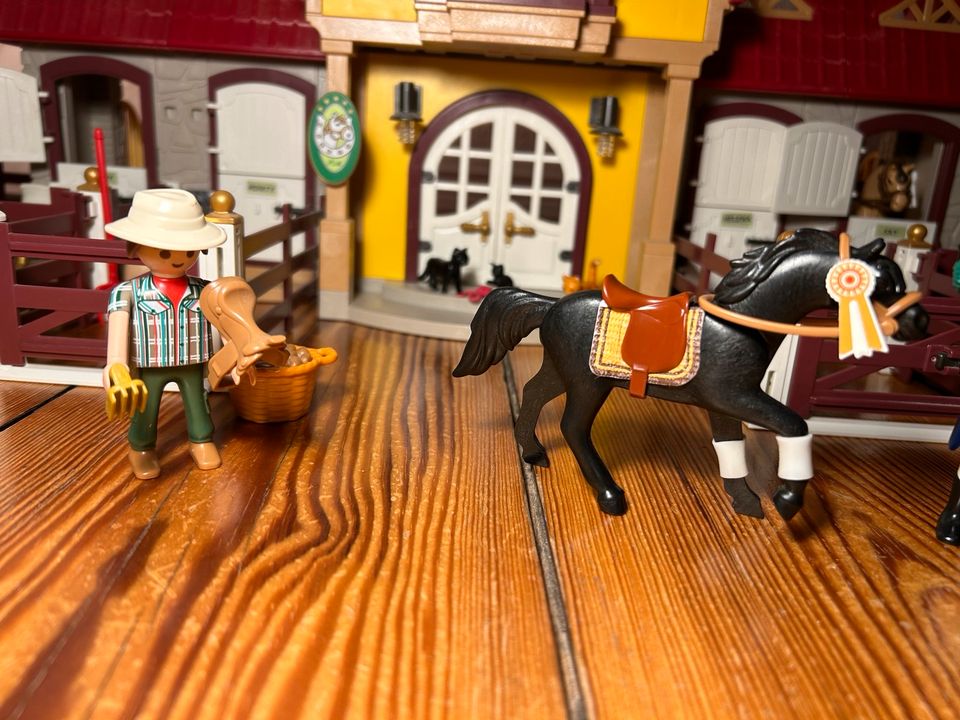 PLAYMOBIL Country 5221 Großer Reiterhof mit Paddocks in Berlin