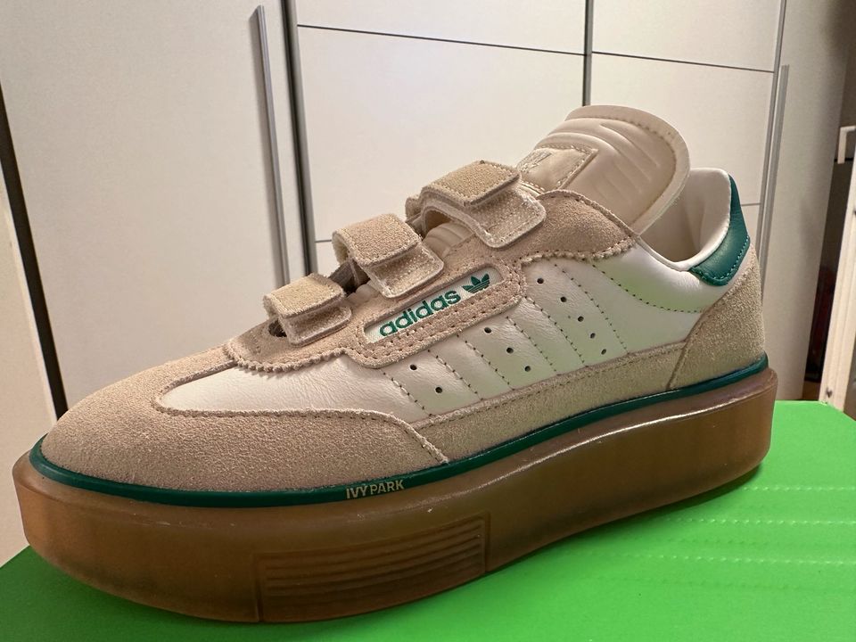 adidas Super Sleek 3 Strap in Augsburg