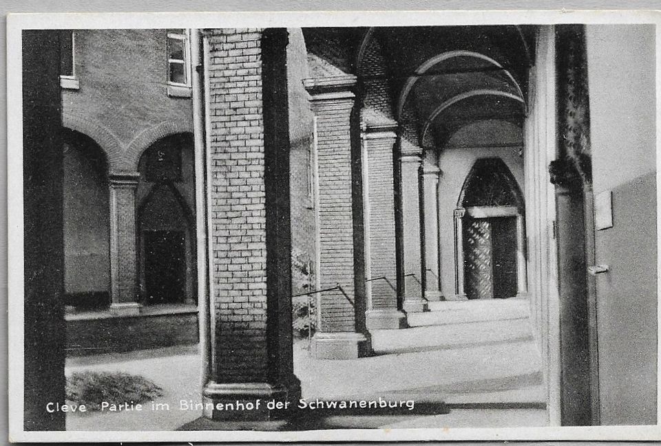 Kleve - Postkarte Binnenhof der Schwanenburg in Kleve