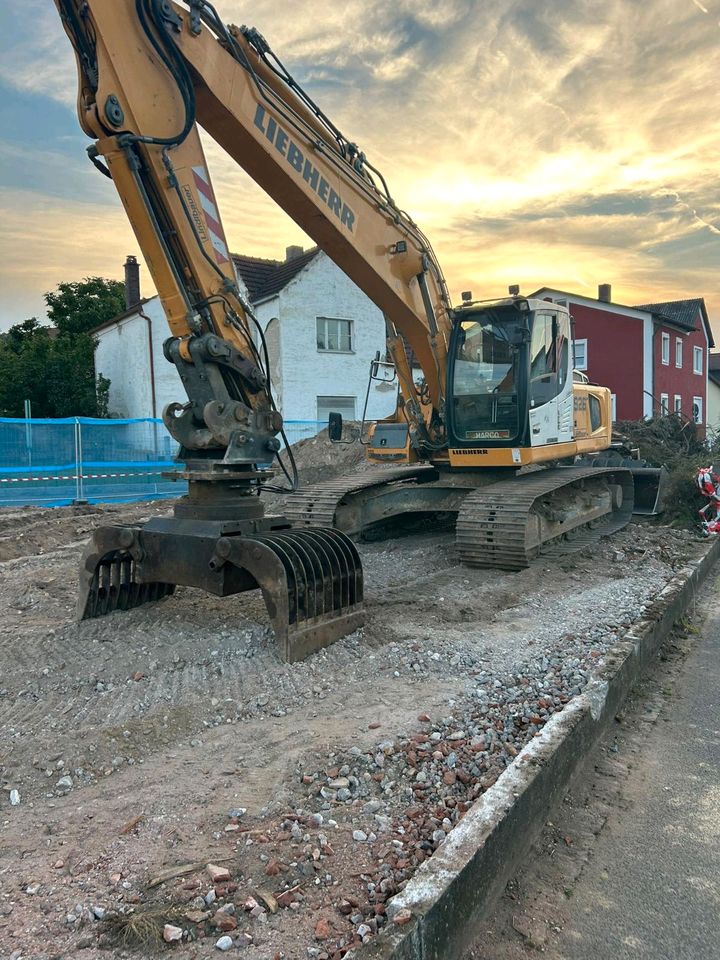 Baggerarbeiten Erdbau Arbeiten Abrissarbeiten Entsorgung Transpor in Bruck