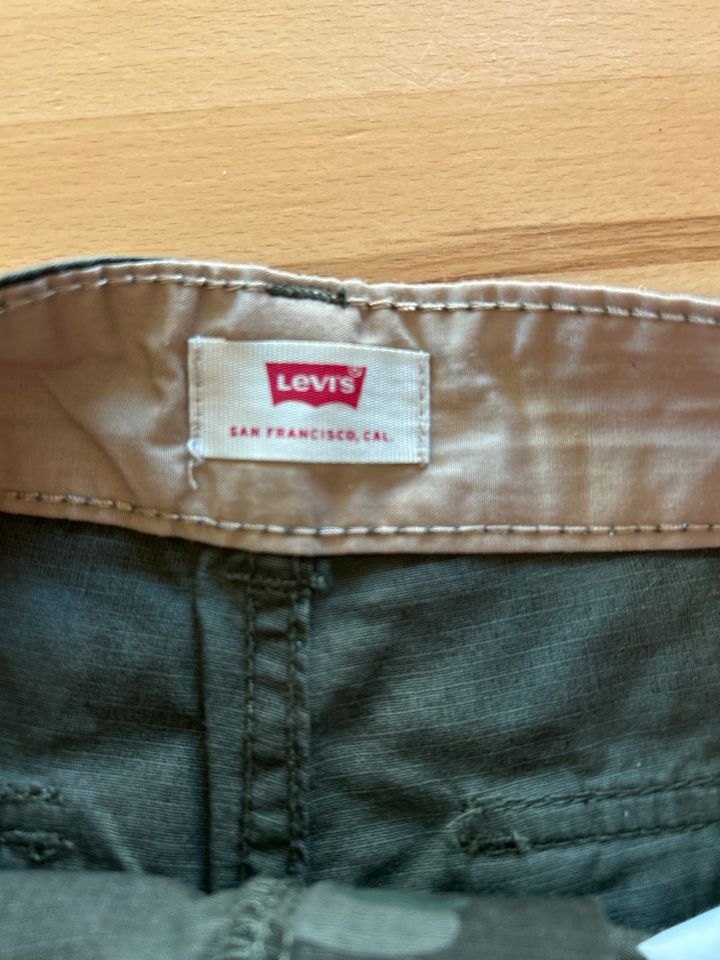 Levi’s Cargo Shorts REG 16W28 neu in Ratingen