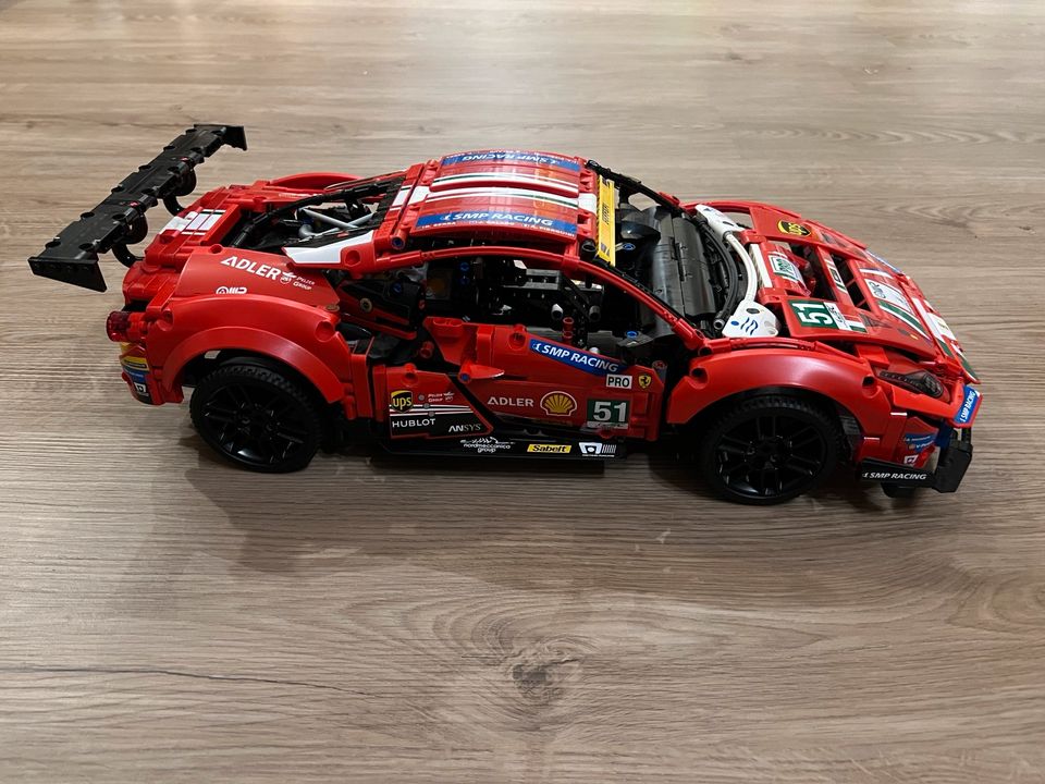 LEGO Technic Ferrari 488 GTE "AF Corse #51" in Sundern (Sauerland)