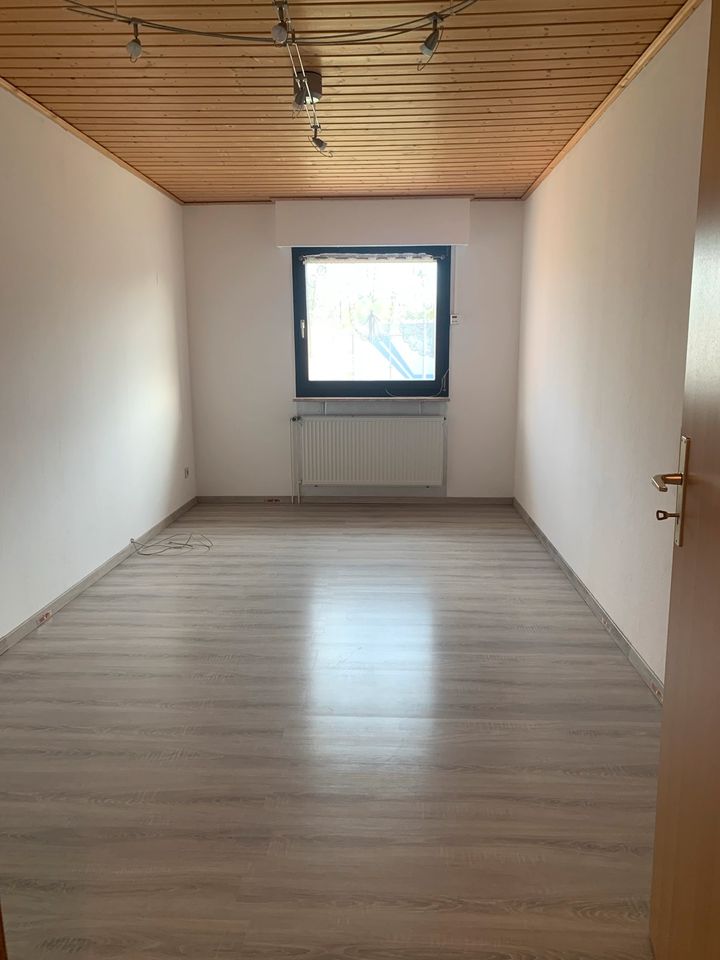 Einfamilienhaus voll unterkellert mit Garage, 4 Zimmer und EBK in Sassenburg