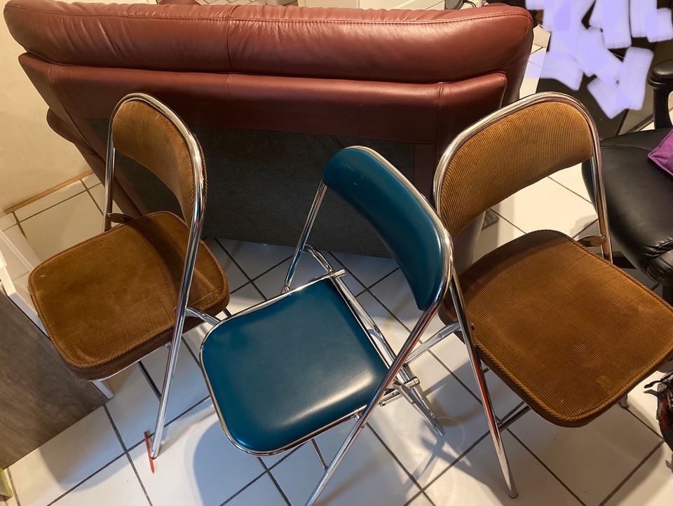 Stühle Chrom & Klappt Stühle Vintage und Leder Sofa neu in Berlin