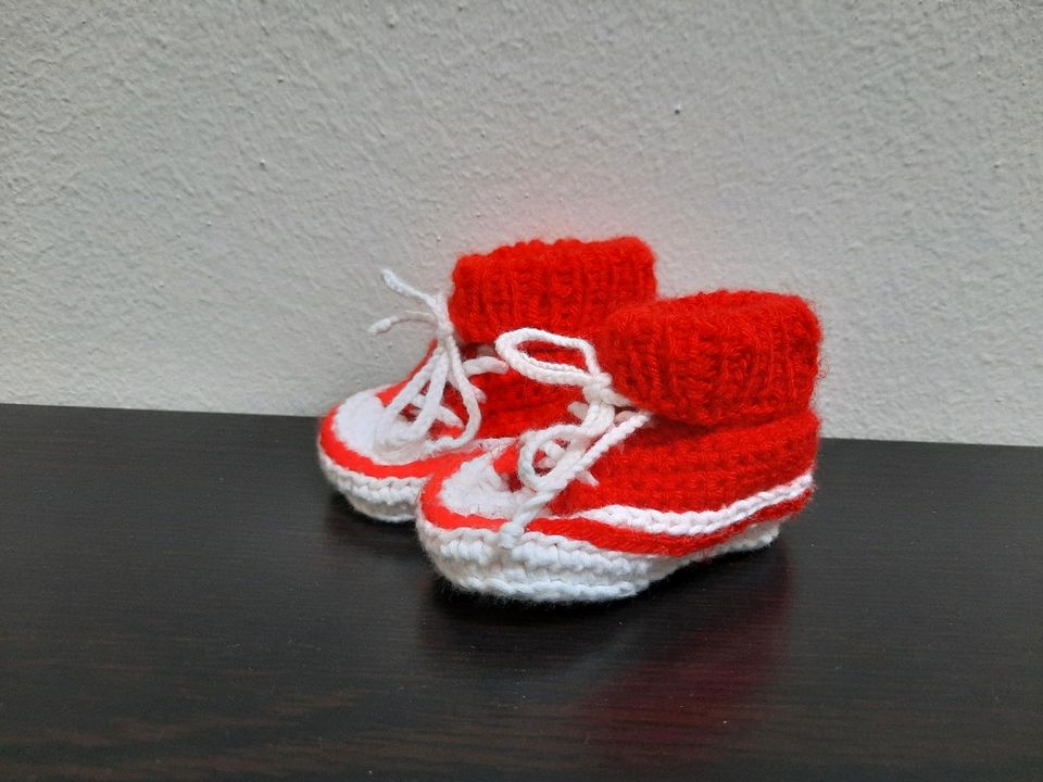 Baby Sneaker Strickschuhe Converse rot weiß in Valley