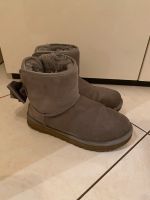 Uggs grau mit Schleife Berlin - Steglitz Vorschau