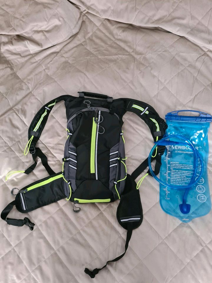 Rucksack 10L mit einem 2L Wassertank in Wuppertal