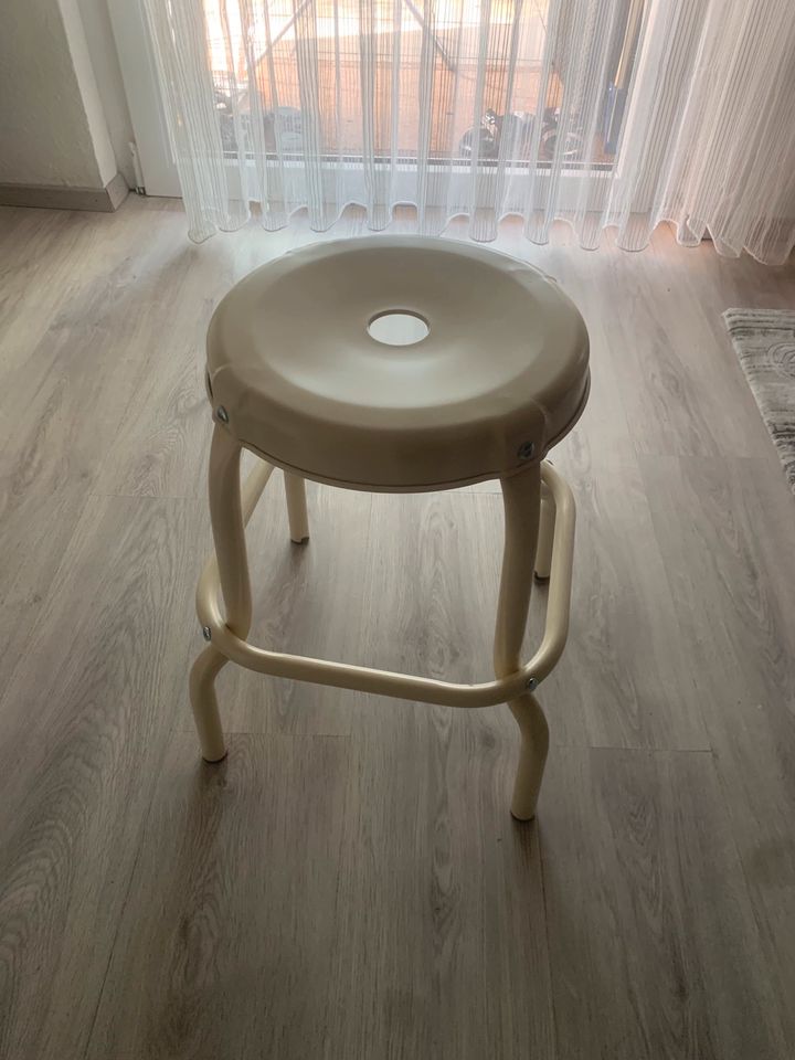 3 beige hocker in Düsseldorf