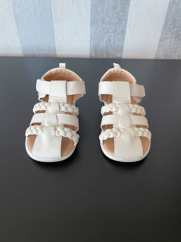 Riemensandalen H&M weiß Größe 23 in Husum